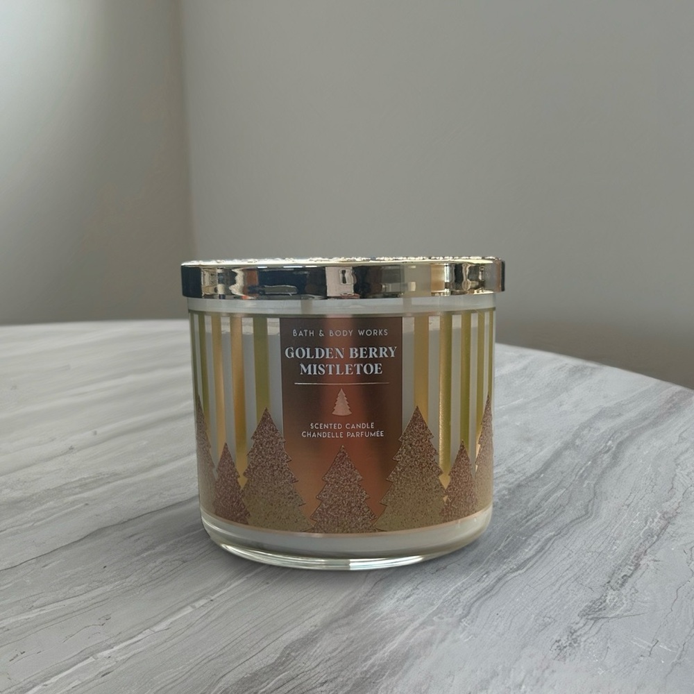 NEW Bath & Body Works Golden Berry Mistletoe Scented Candle